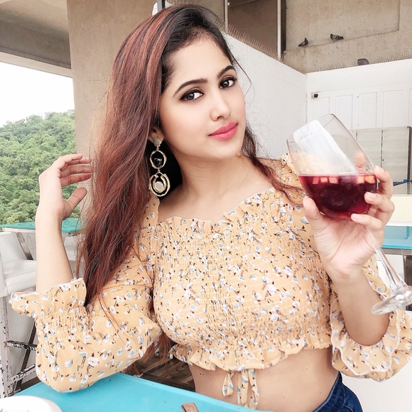 Mustard yellow top - Picture 2 of 4